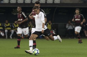 Pedrinho durante jogo contra o Atlético-PR, na Arena Corinthians