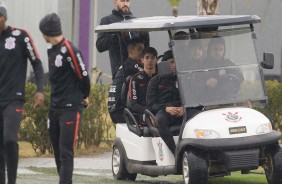 Com chuva em So Paulo, Corinthians se reapresenta no CT Joaquim Grava