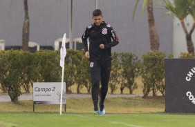 Matheus Matias corre sob a chuva durante treino de reapresentação da equipe no CT Joaquim Grava