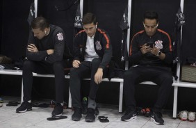 Henrique, Vital e Jadson no vestiário antes do jogo contra o Colo-Colo, no Chile
