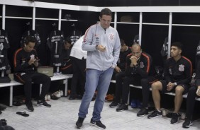 Loss e jogadores no vestiário antes do jogo contra o Colo-Colo, no Chile