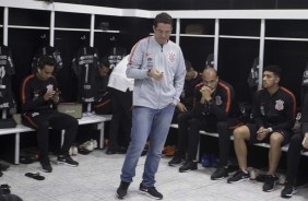 Loss e jogadores no vestirio antes do jogo contra o Colo-Colo, no Chile