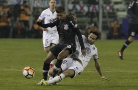 Pedrinho durante derrota para o Colo-Colo, no jogo ida da Libertadores, no Chile