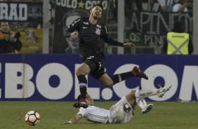 Pedro Henrique  titular desde a sada de Balbuena; Foto de jogada contra o Colo-Colo