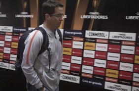 Técnico Osmar Loss na chegada do time ao estádio antes do jogo contra o Colo-Colo, no Chile