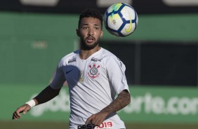 Clayson durante jogo contra a Chapecoense, pelo Brasileirão, na Arena Condá