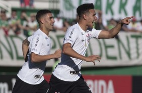 Gabriel e Marquinhos Gabriel comemorando o gol contra a Chapecoense, pelo Brasileirão