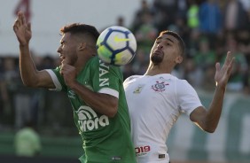 Lo Santos em jogada contra a Chapecoense, pelo Brasileiro, na Arena Cond