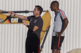 Loss comandou o primeiro treino da equipe após desembarque no Brasil
