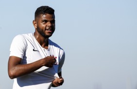 Nathan comemorando um de seus gols contra ao Palmeiras, pelo Paulista sub-20