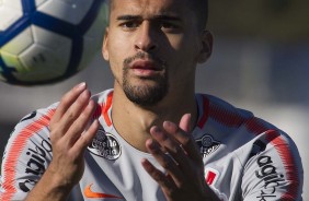 O zagueiro Léo Santos no treinamento de hoje no CT Joaquim Grava