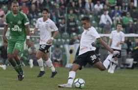 Pedrinho durante jogo contra a Chapecoense, pelo Brasileirão, na Arena Condá
