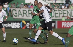 Roger em partida contra a Chapecoense, pelo Brasileiro, na Arena Cond