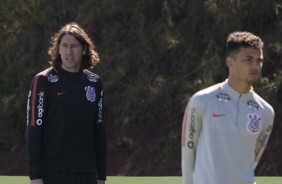 Cássio e Thiaguinho no treino desta segunda-feira em Chapecó