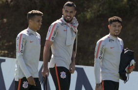 Pedrinho, Jonathas e Douglas durante treino em Chapecó