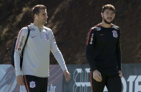 Zagueiro Henrique e goleiro Caque Frana no treino em Chapec