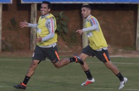 Jadson e Gabriel durante o ltimo treino do Corinthians em Chapec