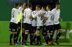 Elenco comemora o gol de Jadson, contra a Chapecoense, pela Copa do Brasil