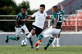 Fabrcio Oya durante jogo contra o Palmeiras, pelo Brasileiro Sub-20