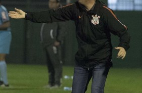 O treinador Osmar Loss durante partida contra a Chapecoense, em Chapec