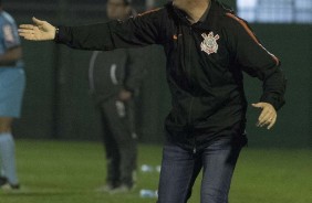 O treinador Osmar Loss durante partida contra a Chapecoense, em Chapecó