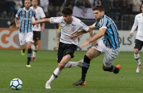 ngelo Araos durante jogo contra o Grmio, pelo Campeonato Brasileiro