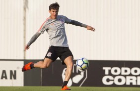 Mateus Vital treina para enfrentar o Fluminense, pelo Brasileirão