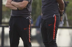 Osmar Loss e Dyego Coelho comandaram o treino desta segunda-feira no CT Joaquim Grava