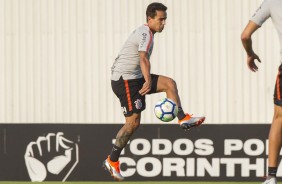 Para enfrentar o Fluminense, pelo Brasileiro, Jadson treina no CT Joaquim Grava