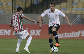 Danilo Avelar durante jogo contra o Fluminense, no Maracan, pelo Brasileiro