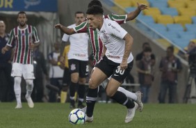 O volante Douglas durante jogo contra o Fluminense, pelo Brasileiro, no Marcan