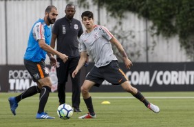 Danilo durante o treinamento desta sexta-feira no CT Joaquim Grava