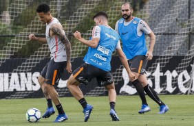 Jogadores durante o treinamento desta sexta-feira no CT Joaquim Grava