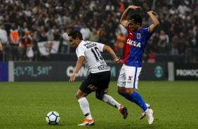 Jadson atuando contra o Paran, na Arena Corinthians