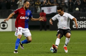 Jadson durante jogo contra o Paran, na Arena Corinthians