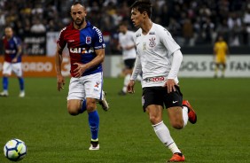 Mateus Vital atuando contra o Paran, na Arena Corinthians