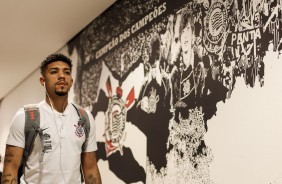 Meio-Campo Douglas chegando na Arena Corinthians