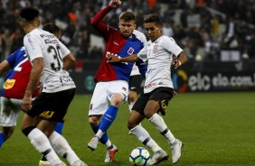 Pedrinho atuando contra o Paran, na Arena Corinthians