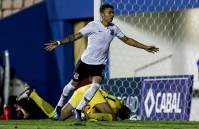 Com belo gol de Fabricio Oya e outro de Rafael Bilu, o Timão derrotou o Internacional por 2 a 0