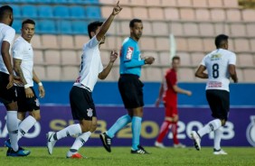Fabrício Oya em comemoração ao gol contra o Internacional, pelo Brasileiro sub-20