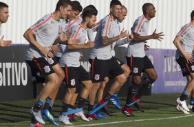 Jogadores treinam para enfrentar o Colo-Colo pela Libertadores da América.