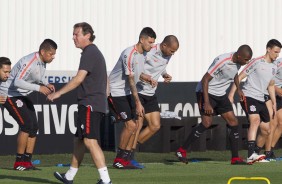 Jogadores treinam para enfrentar o Colo-Colo pela Libertadores da América.