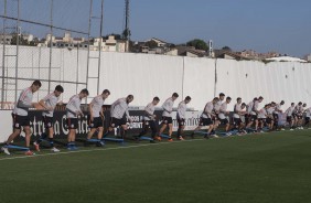 Jogadores treinam para enfrentar o Colo-Colo pela Libertadores da América.