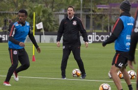 Osmar Loss comandou treino desta segunda-feira.