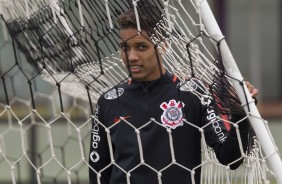 Pedrinho durante treino desta segunda-feira.