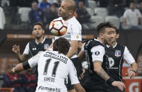 Corinthians sufocou o Colo-Colo até o fim da partida desta quarta-feira
