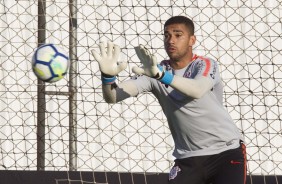 Goleiros do Corinthians se preparando para duelo contra o Atltico-MG