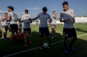 Jogadores durante o ltimo treino antes de enfrentar o Atltico-MG