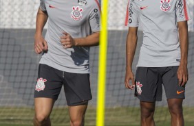 Mateus Vital e Pedrinho durante o último treino antes de enfrentar o Atlético-MG