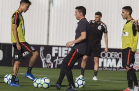 Osmar Loss comandou o treino desta quinta-feira no CT